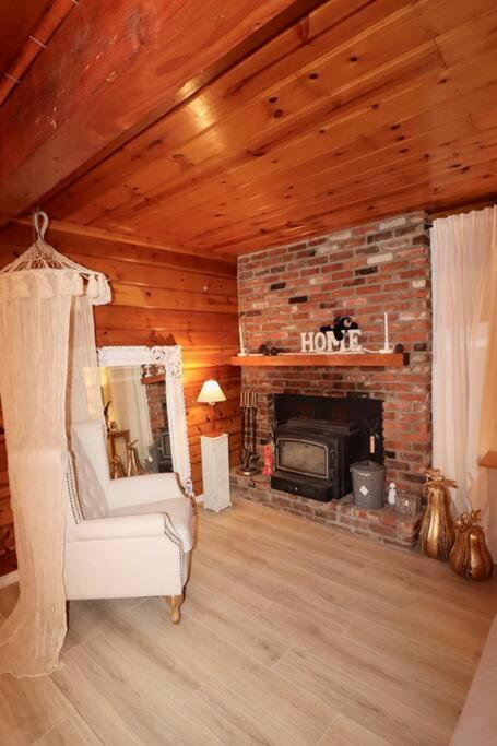 Cheerful 2-Bedroom Cabin With Indoor Fireplace Running Springs Exterior photo