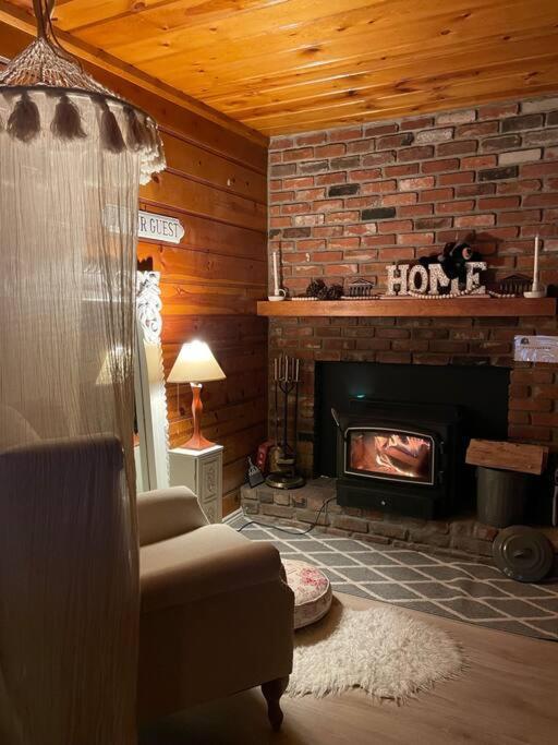 Cheerful 2-Bedroom Cabin With Indoor Fireplace Running Springs Exterior photo